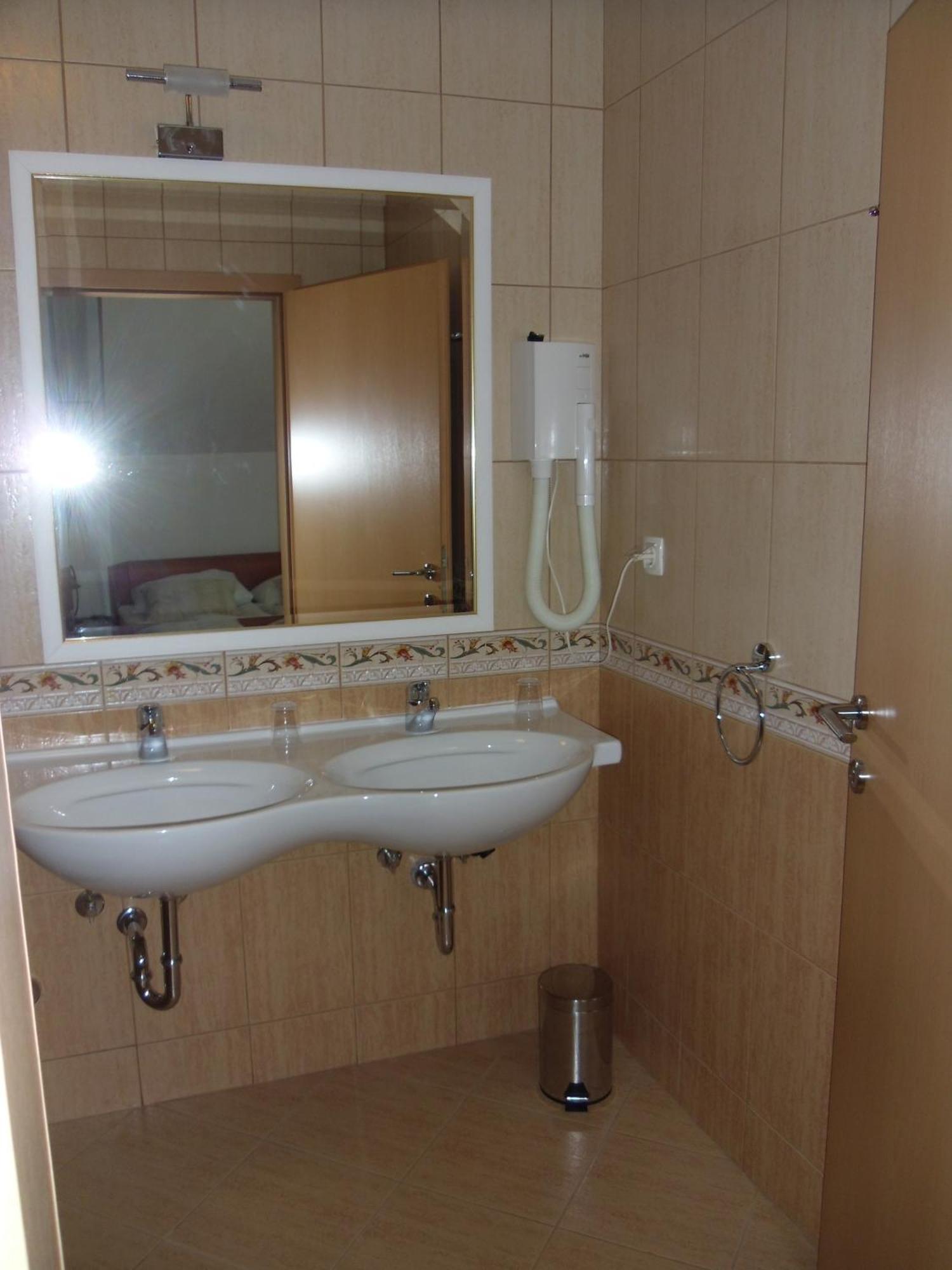Gostilna In Prenocisce Kocjan Hotell Bizeljsko Rom bilde
